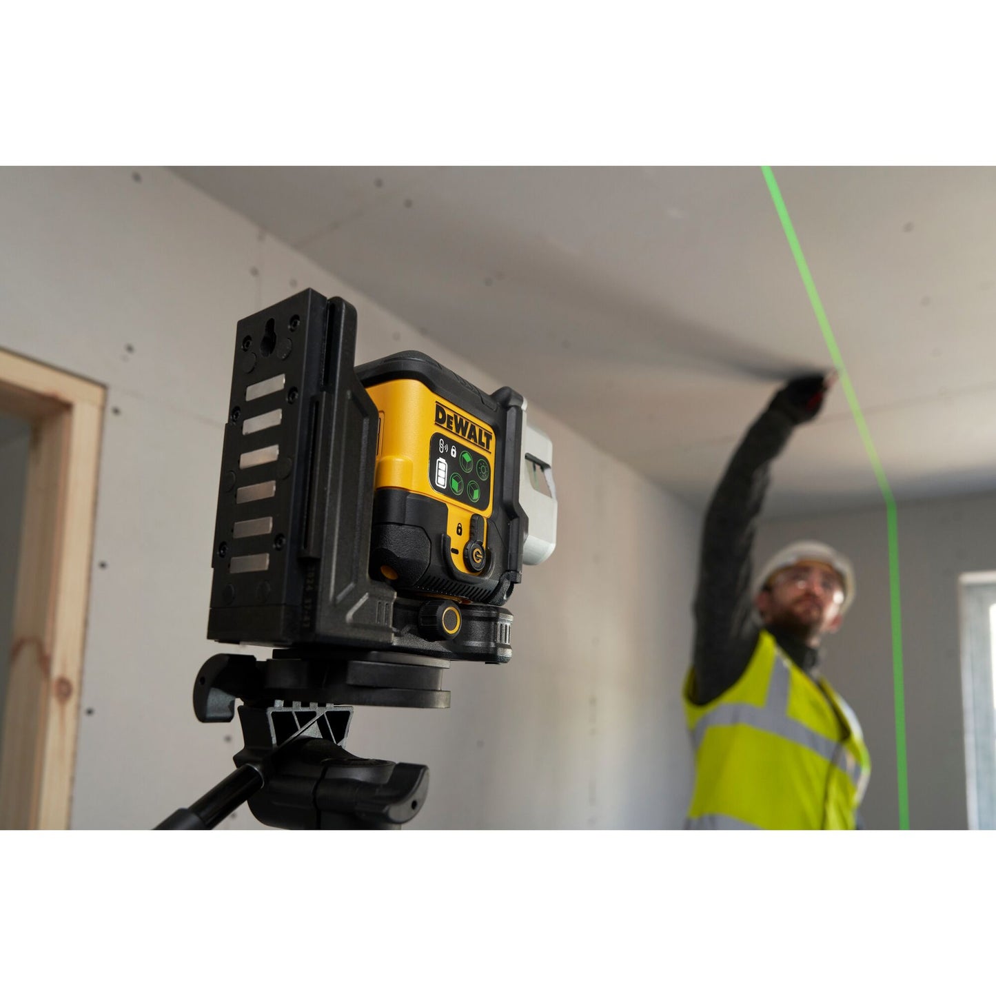 Nivel láser autonivelante Verde USB-C de 3 líneas 180º Dewalt DCLE14301GB