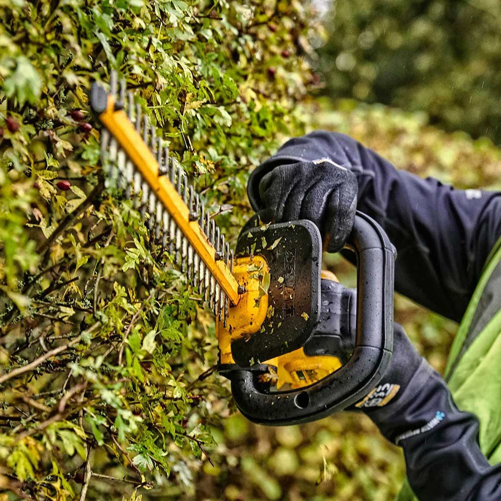 Combo set: Cortasetos DCMHT563 + Cortabordes DCMST561 + 2bat 5ah 18V + Cargador Dewalt DCMST561HT